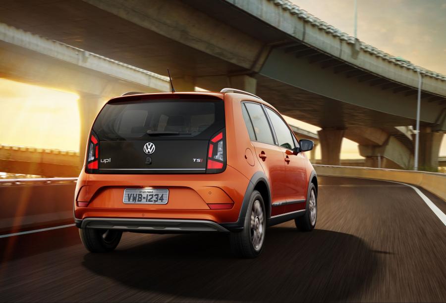 Volkswagen cross up! 2017 года  (LA) (фото 2 из 4)
